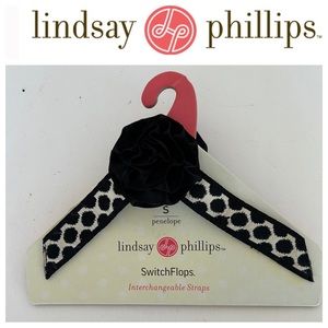LINDSAY PHILLIPS SWITCH FLOPS NWT SMALL